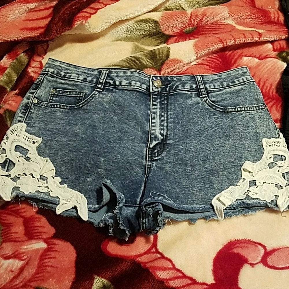 side laced shorts